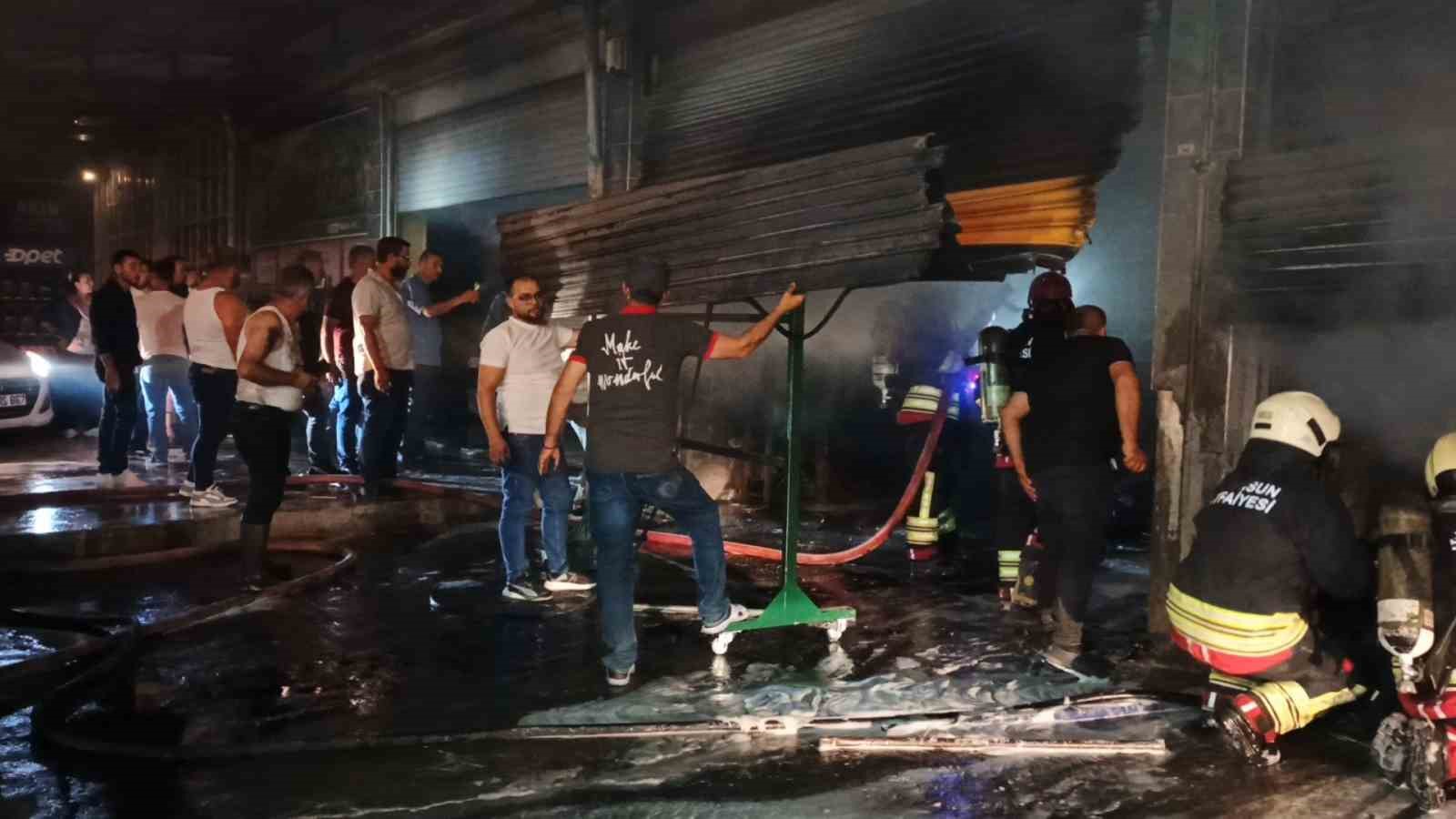 Bafra’da sanayi sitesinde korkutan yangın: İş yerinde büyük hasar