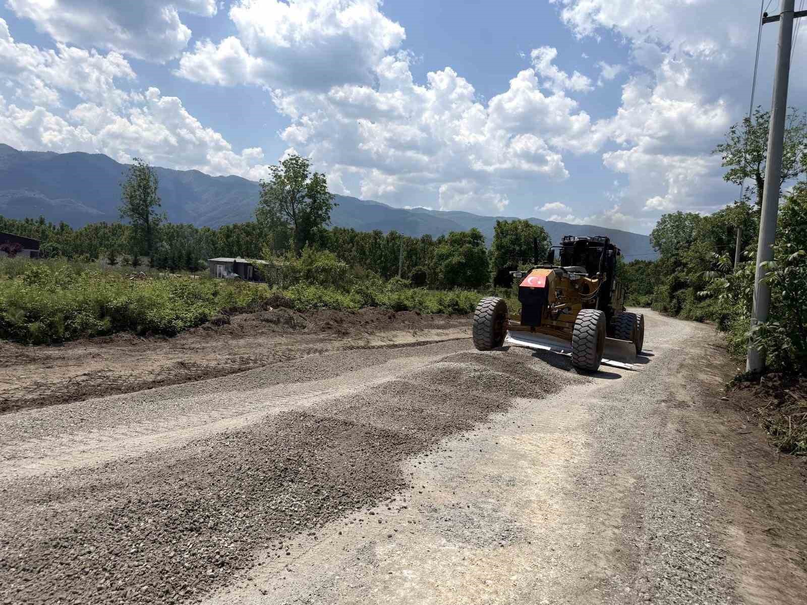 Duraklar köyünde yol çalışmaları sürüyor