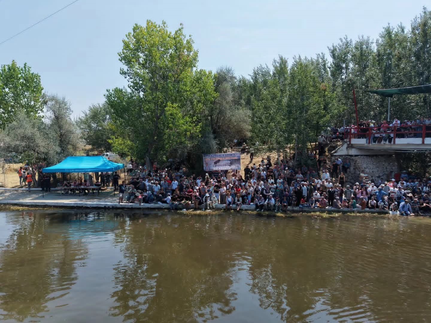 8 asırlık Çal Sudan Koyun Geçirme festivali yoğun katılımla gerçekleşti