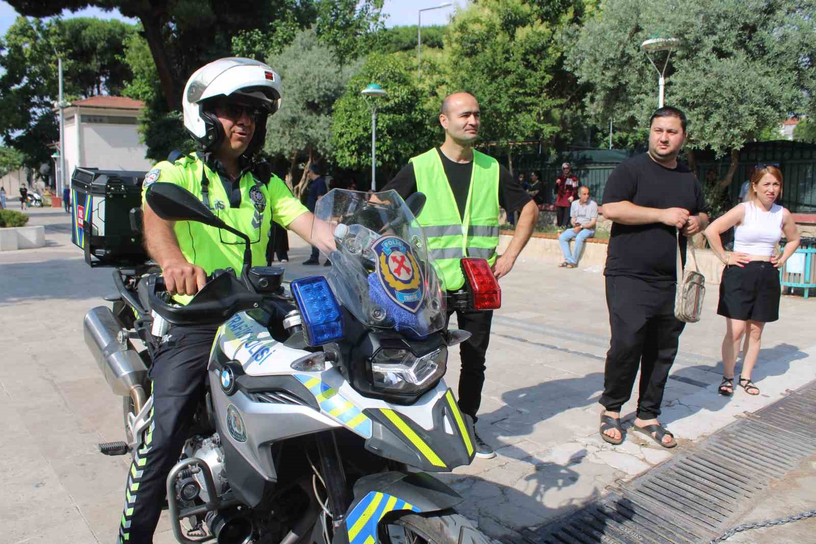 Veliler, kimliği kaybolan genç için seferber oldu