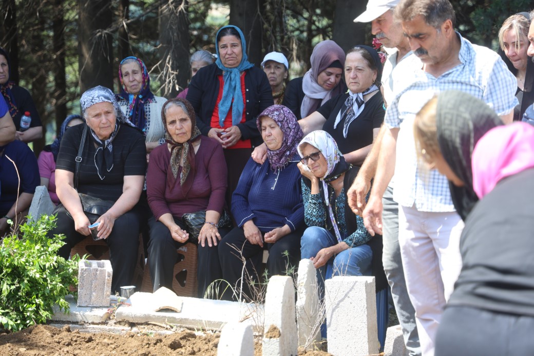 Hatay’da nişanlı dehşetinde öldürülen baba ve kız yan yana defnedildi