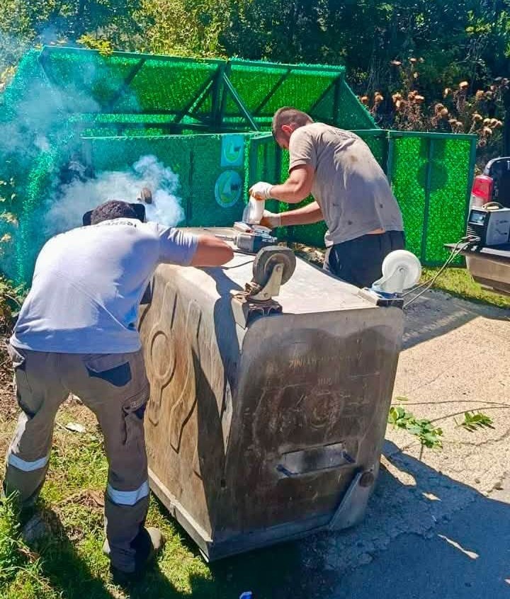 Sinop’ta hasarlı çöp konteynerlerine yerinde onarım