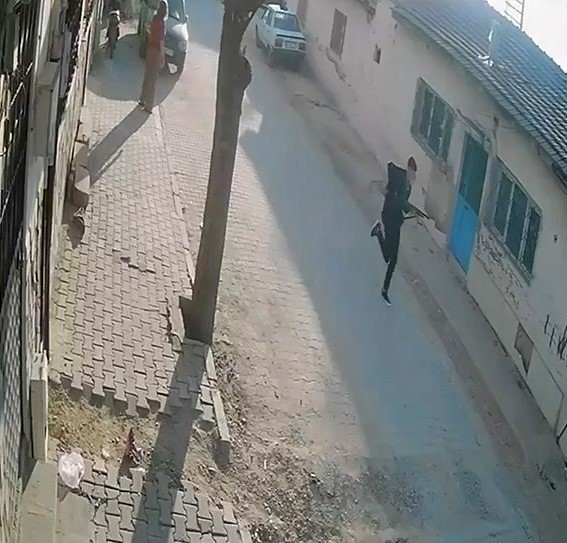 Turgutlu’daki saldırının tanığı: "Saldırgan tüfekle kaçarak sokağa girdi"