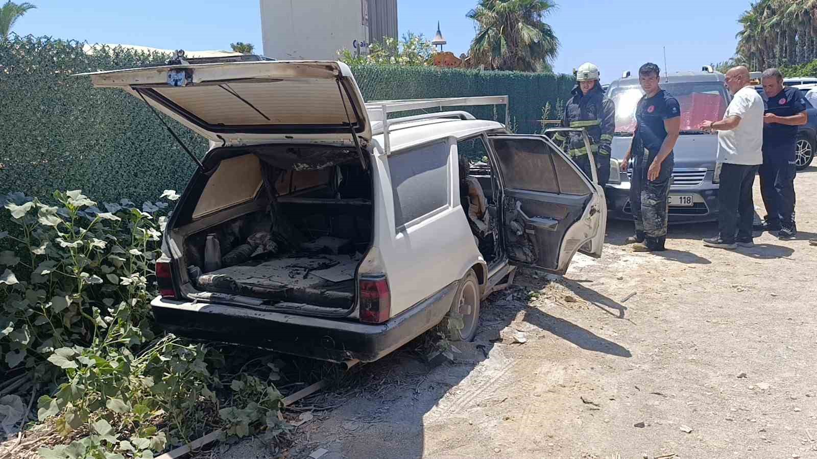 Otele &ouml;l&ccedil;&uuml; almaya gitti, geri d&ouml;nd&uuml;ğ&uuml;nde aracını yanmış halde buldu
