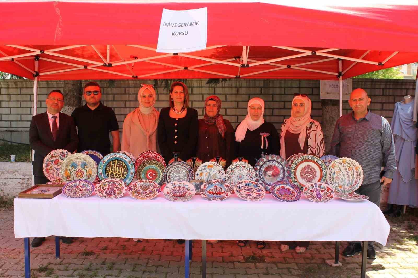 Altıntaş’ta Hayat Boyu Öğrenme Haftası etkinlikleri düzenlendi