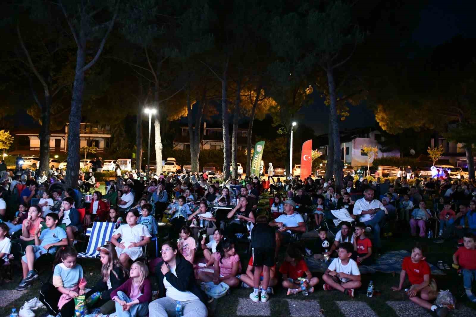 İznik’te yazlık sinema sezon finali yaptı