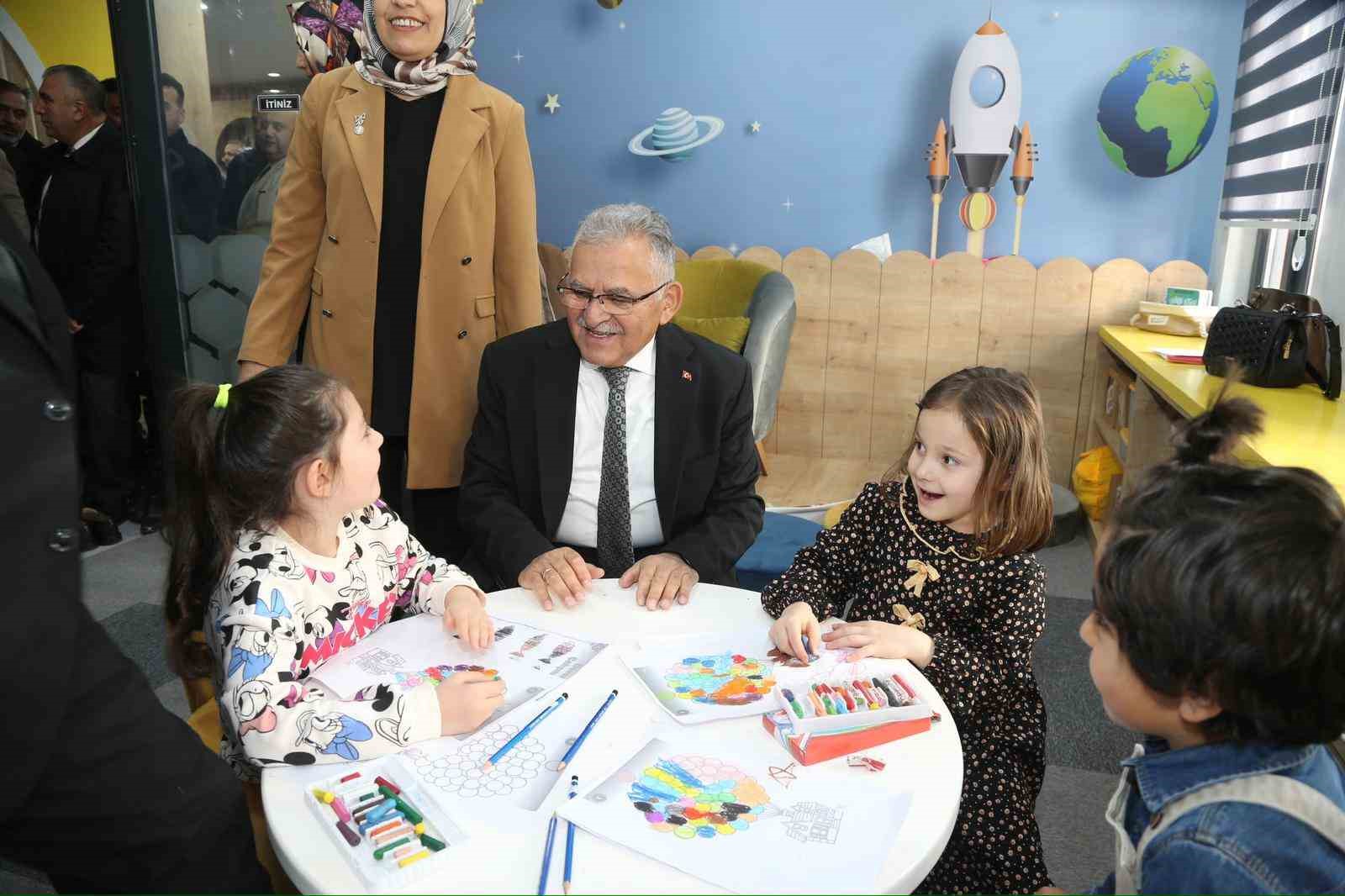 Başkan B&uuml;y&uuml;kkılı&ccedil;&rsquo;ın "Okuyan ve Okutan Şehir" vizyonu Kayseri&rsquo;yi T&uuml;rkiye&rsquo;nin zirvesine taşıdı