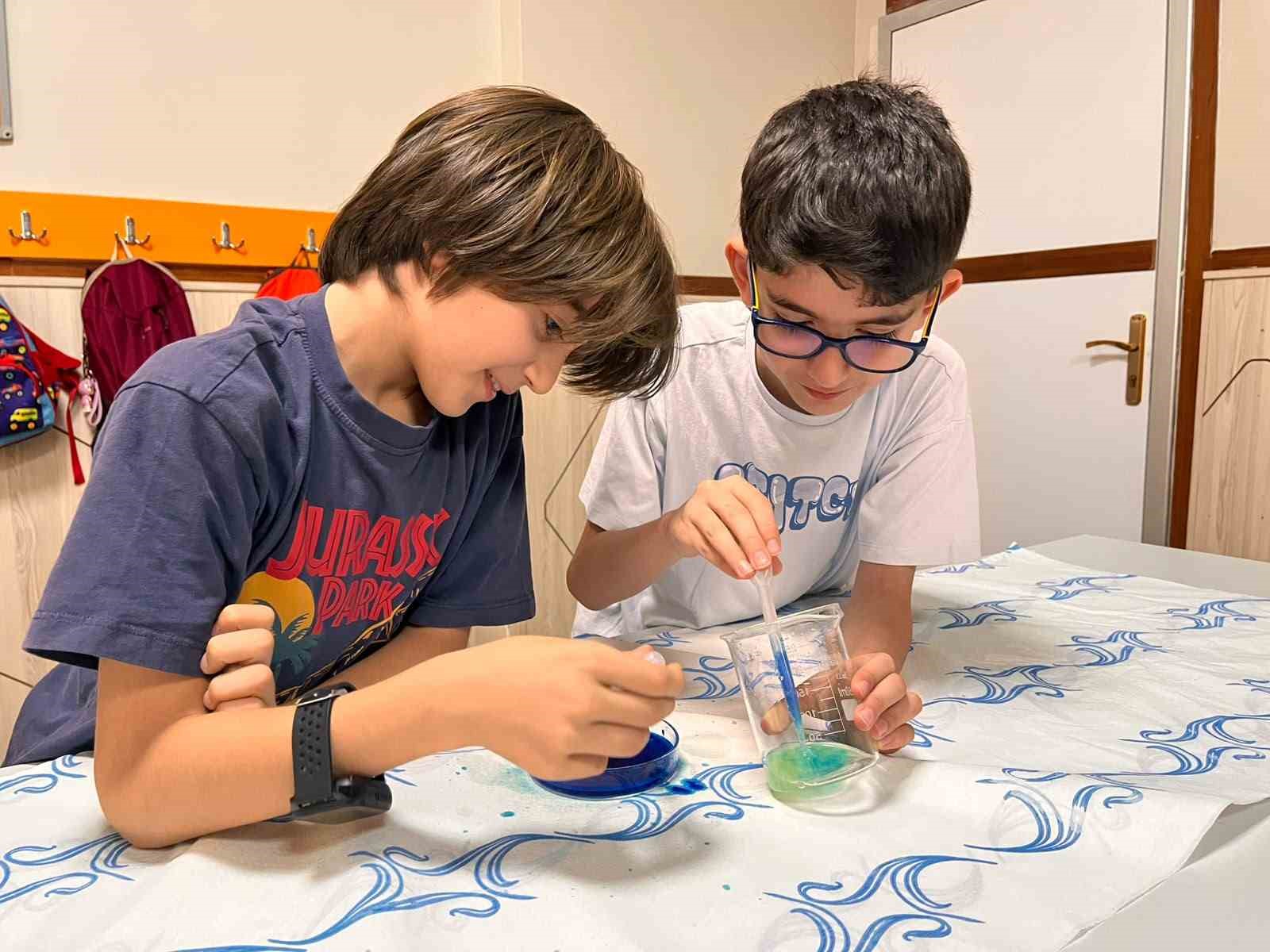 Başiskele’de miniklerin yaz tatili bilim ve teknolojiyle dolu geçiyor