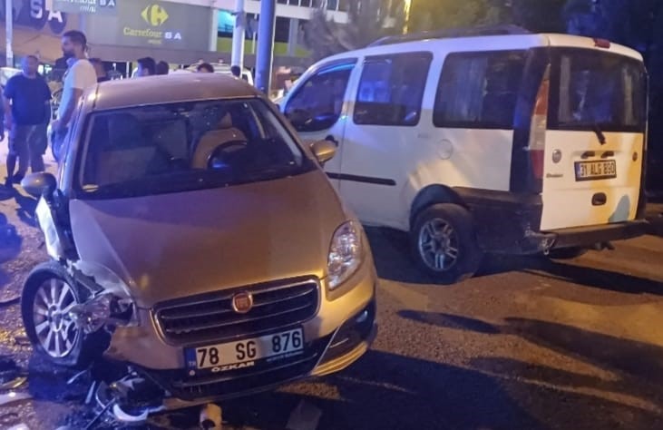 Karabük’te 5 aracın karıştığı zincirleme kazada 2 kişi yaralandı