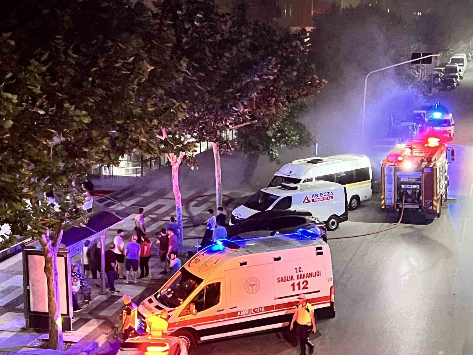 Manisa&rsquo;da medikal &uuml;r&uuml;nler satan iş yerinde yangın
