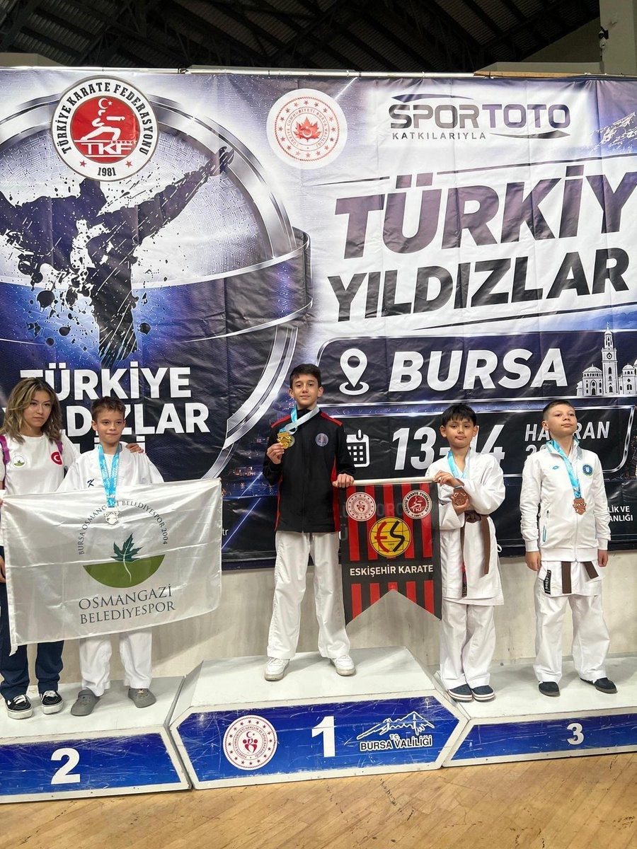 Karate Şampiyonasında Eskişehir rüzgarı