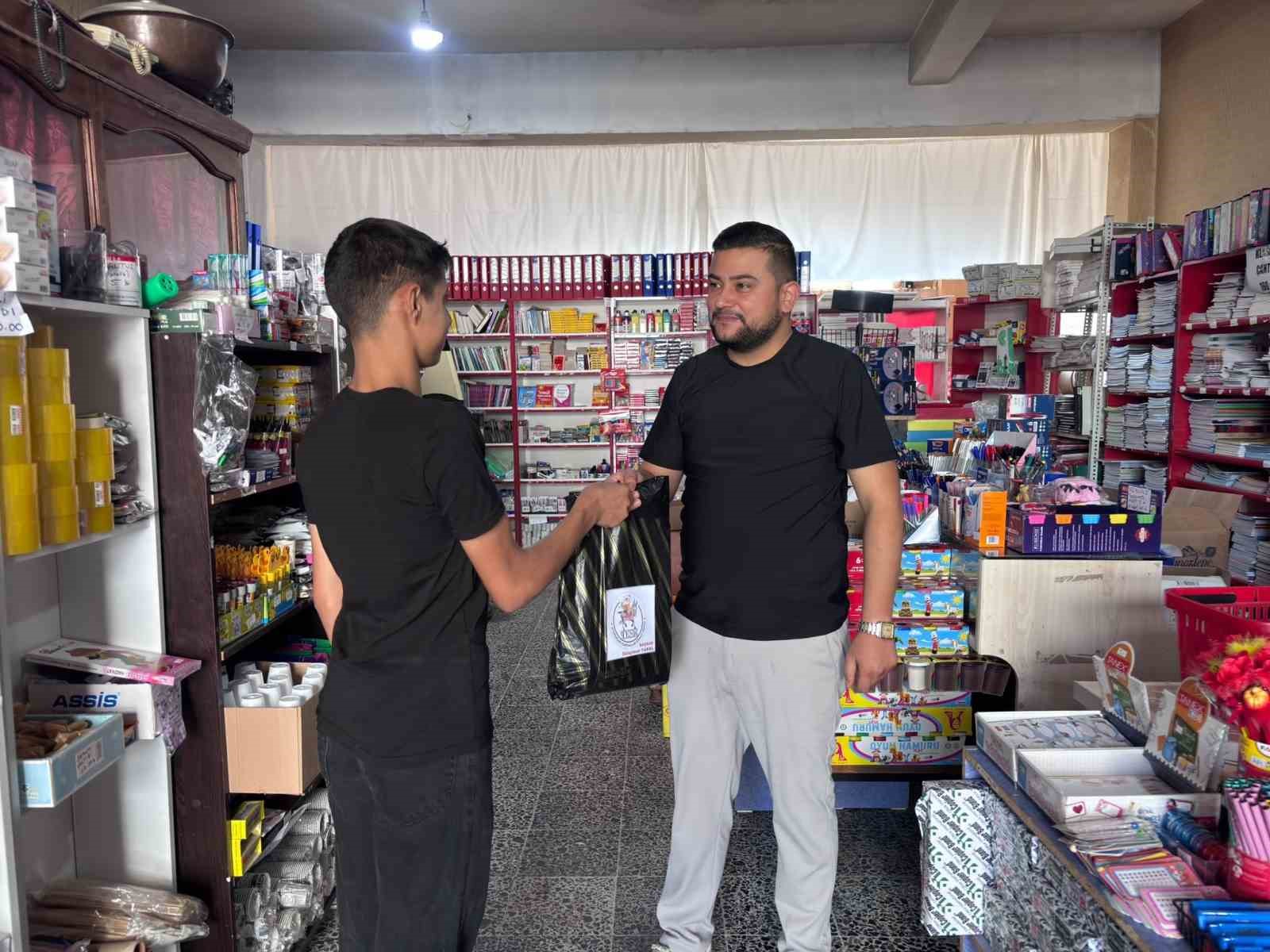 Sivrihisar Bakkallar Odası&rsquo;ndan &ouml;ğrencilere kırtasiye desteği