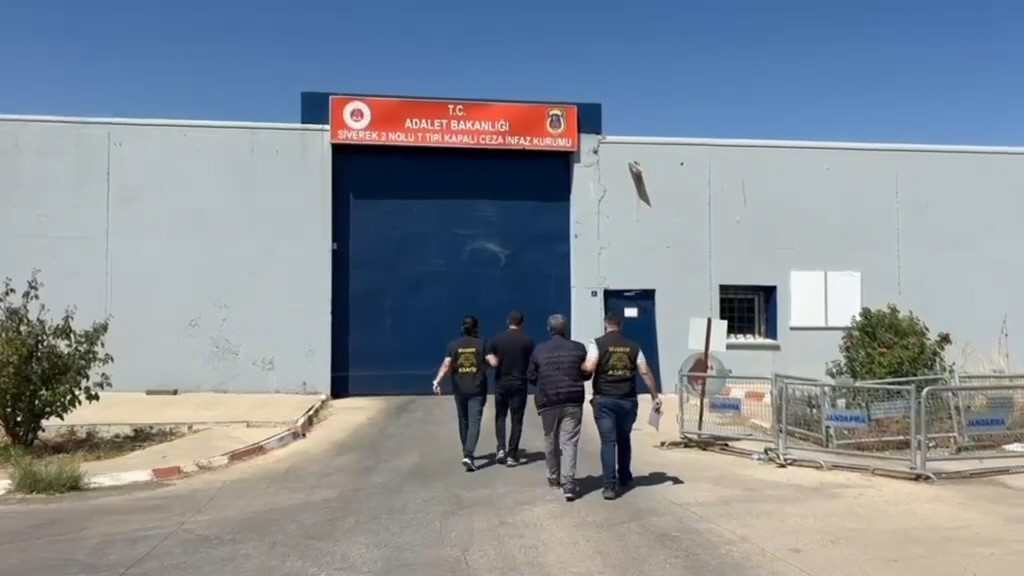 Siverek’te 25’er yıl hapis cezasıyla aranan 2 firari yakalandı