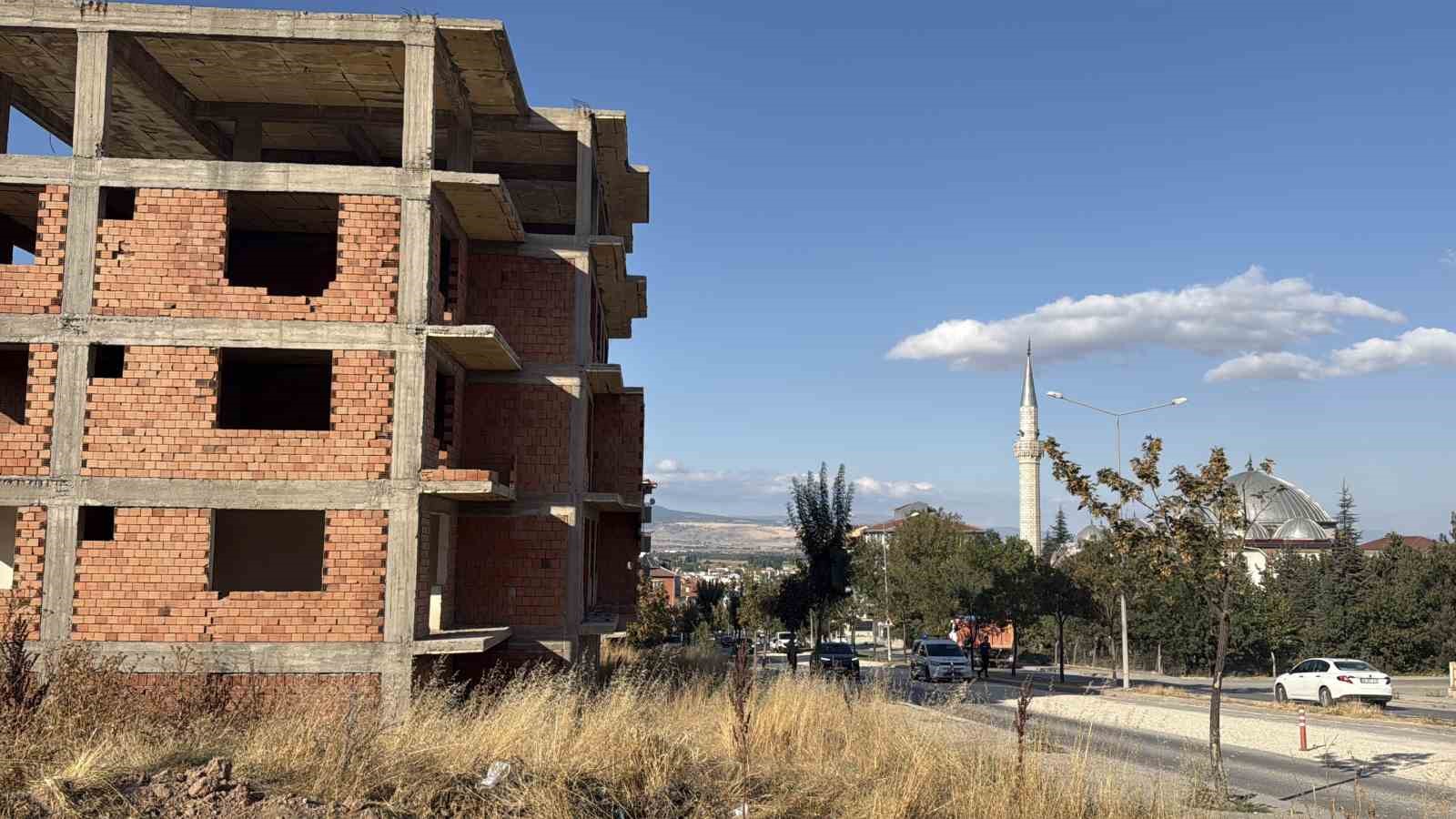 İnşaatın 4’üncü katından düşen şahıs yaralandı