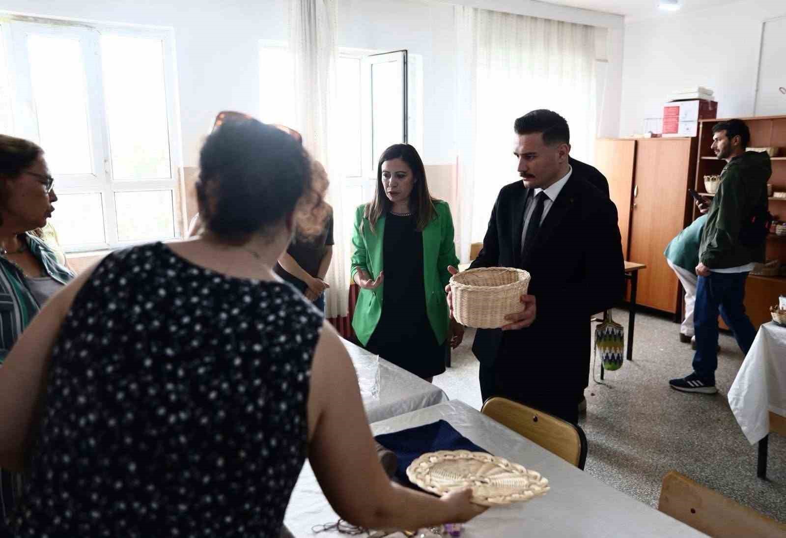 G&ouml;k&ccedil;eada&rsquo;da Dijital At&ouml;lye a&ccedil;ıldı