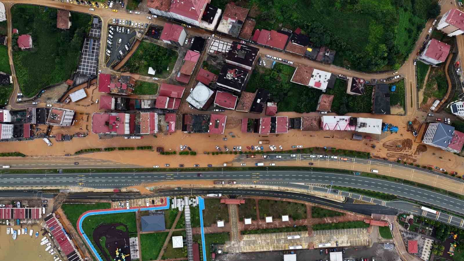 Rize’nin İyidere ilçesinde selin ortaya çıkardığı manzara havadan görüntülendi