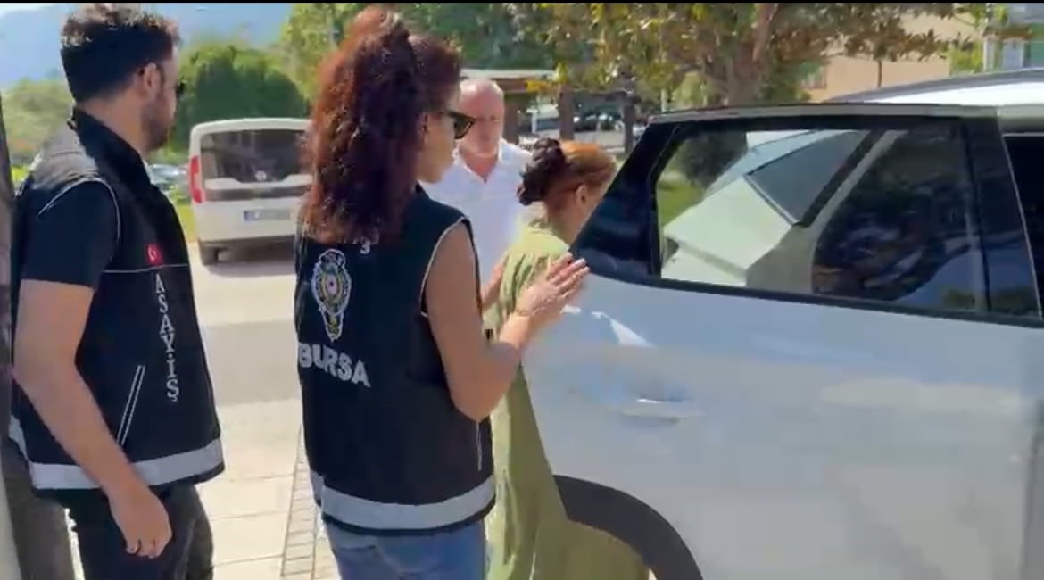 33 yıl hapis cezasıyla aranan kadın hırsız Bursa&rsquo;da yakalandı