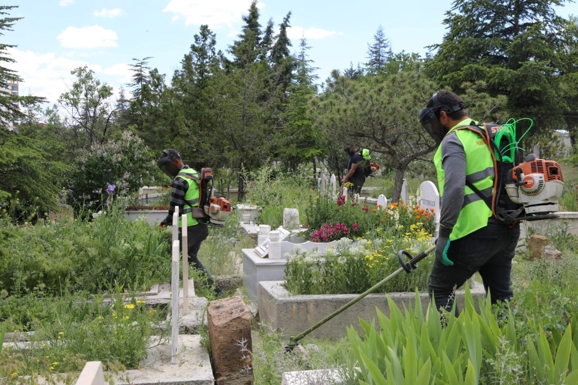 Niğde’de mezarlıklar Kurban Bayramı ziyaretlerine hazırlanıyor