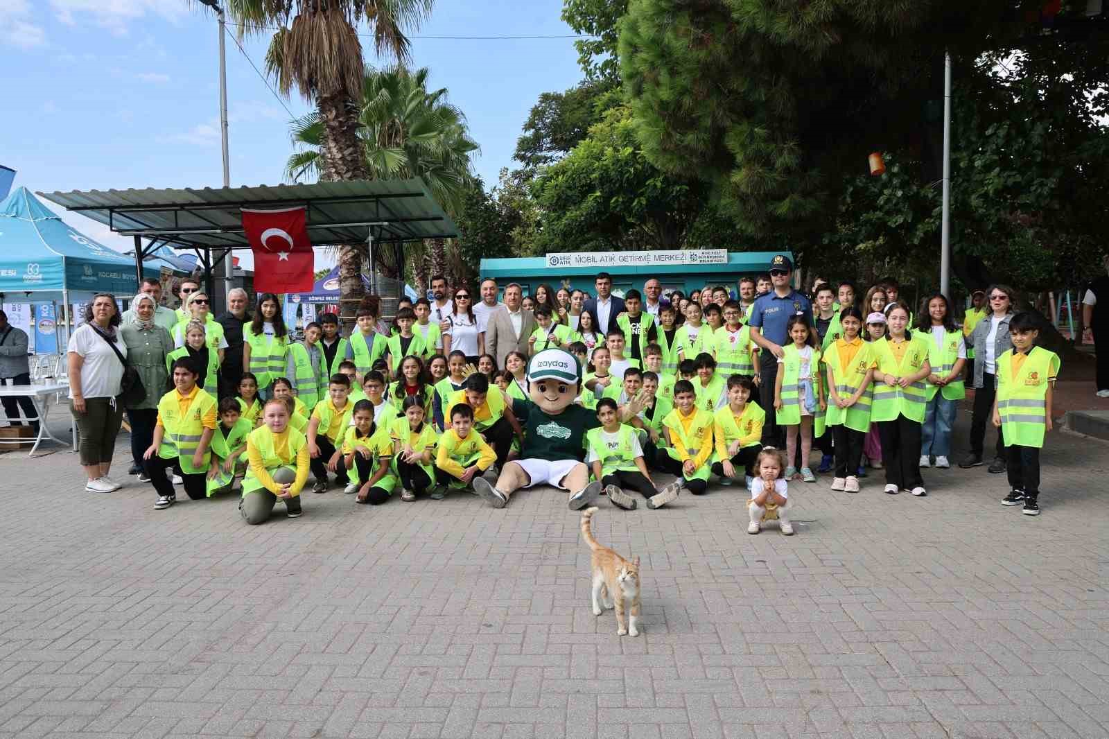Gönüllüler farkındalık için sahaya indi: 1 ton atık toplandı