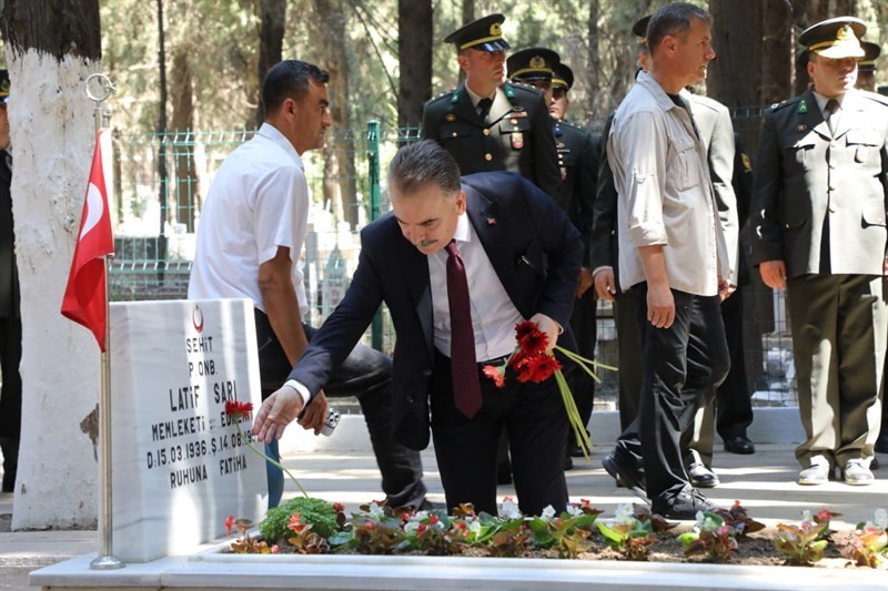 Edremit’te 15 Temmuz şehitleri dualarla anıldı