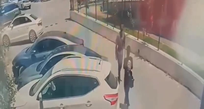 Platonik aşk dehşeti: Genç kadını sokak ortasında bıçakladı