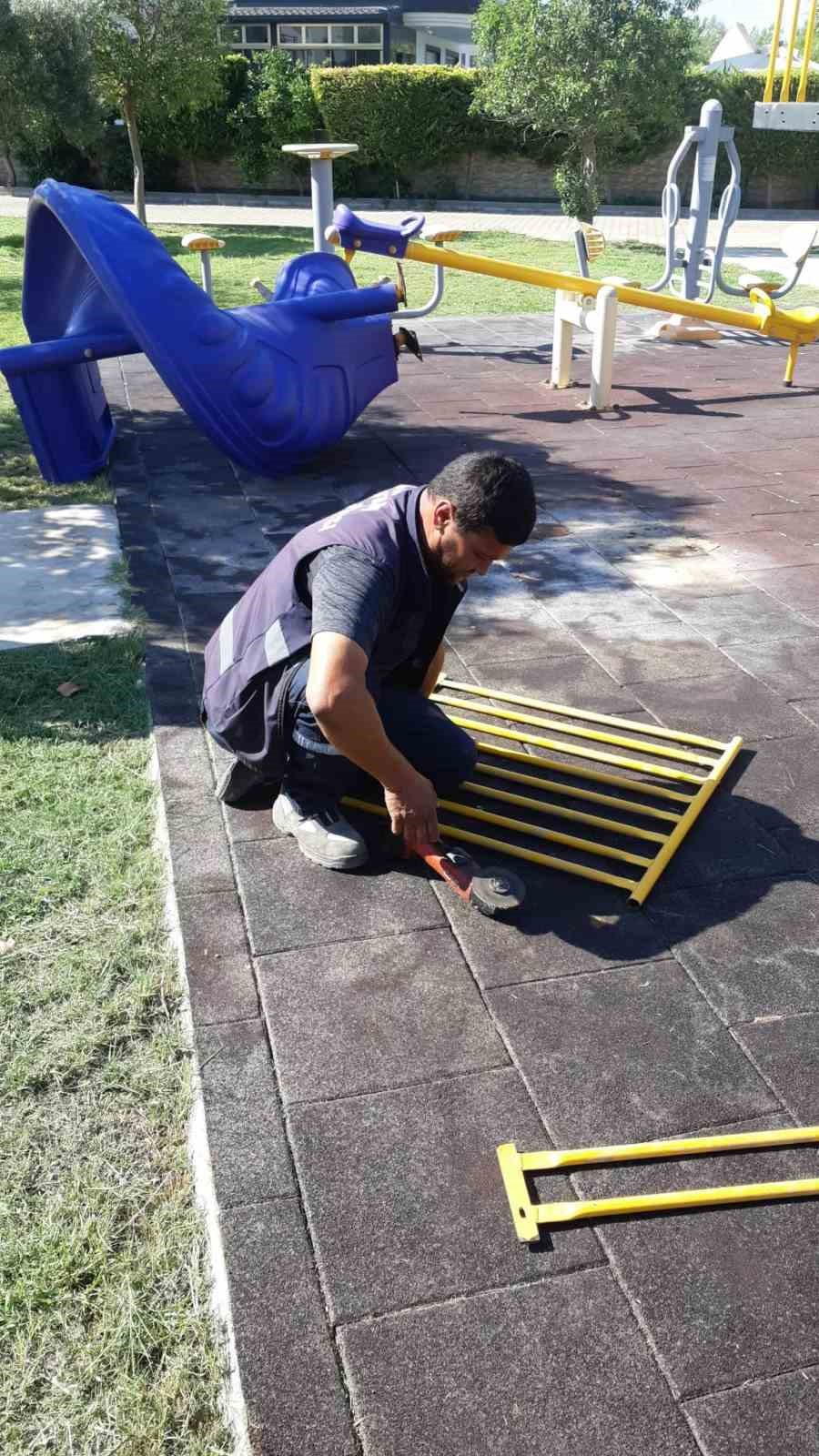 Didim Belediyesi parklarda bakım ve onarım çalışmalarını sürdürüyor