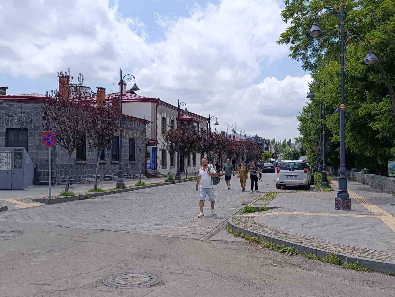 Kars yaz turizminin gözdesi oldu: Tarih, doğa ve kültür bir arada