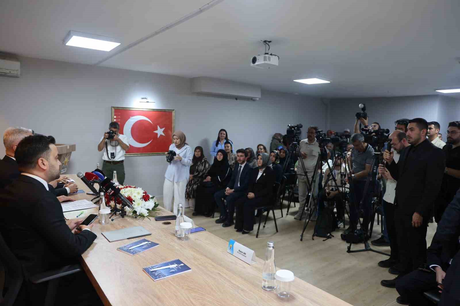 Ticaret Bakanı Prof. Dr. &Ouml;mer Bolat: "T&uuml;rkiye zorlu şartlara rağmen ekonomisini b&uuml;y&uuml;tmeye devam ediyor"