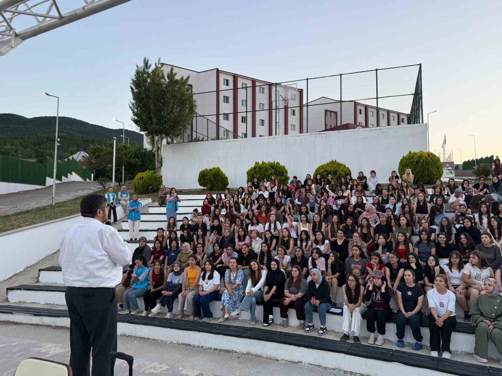 Öğrenciler Sultandağı Gençlik Kampı’nda buluştu