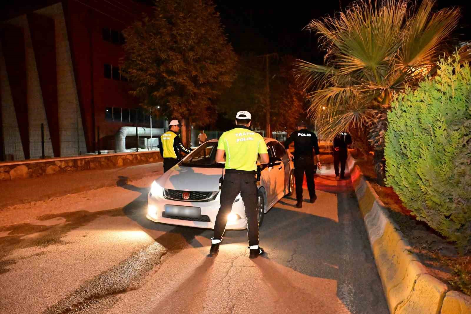 Adıyaman’da asayiş uygulamasında 22 sürücüye 206 bin lira ceza