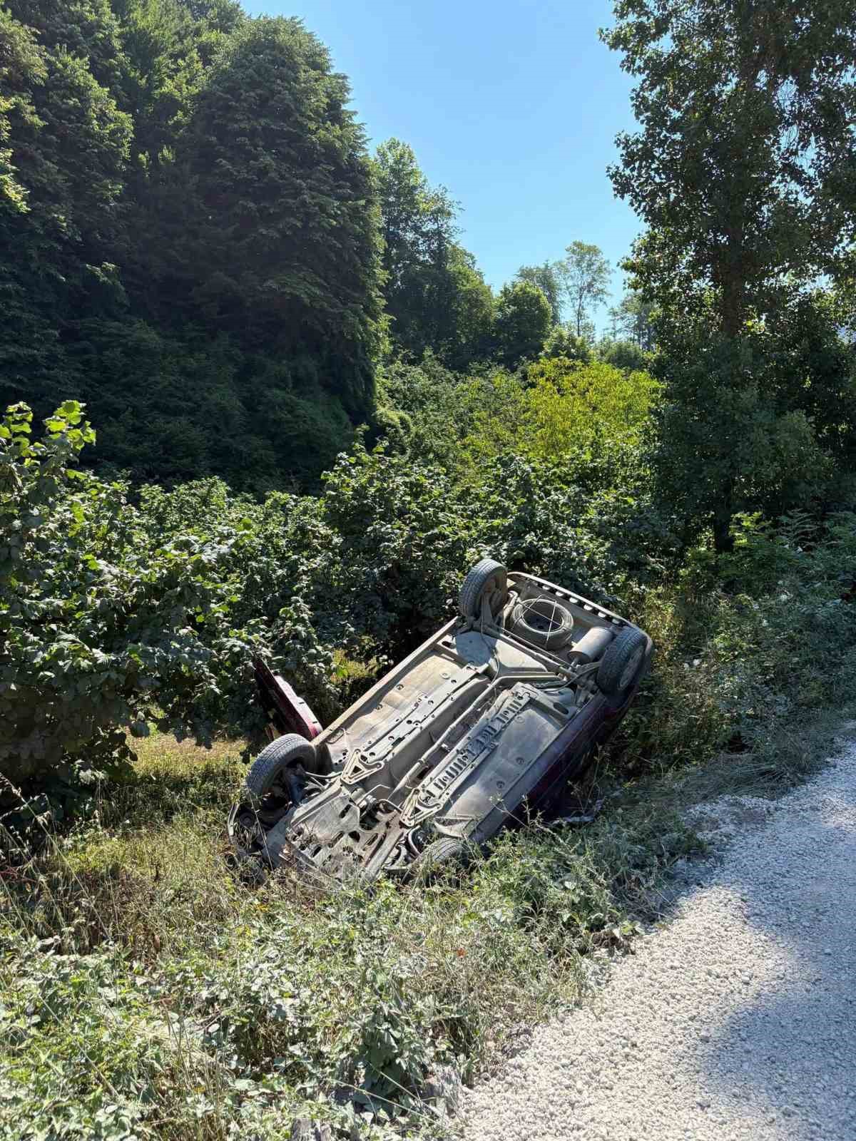 Takla atan otomobilden sağ &ccedil;ıktı
