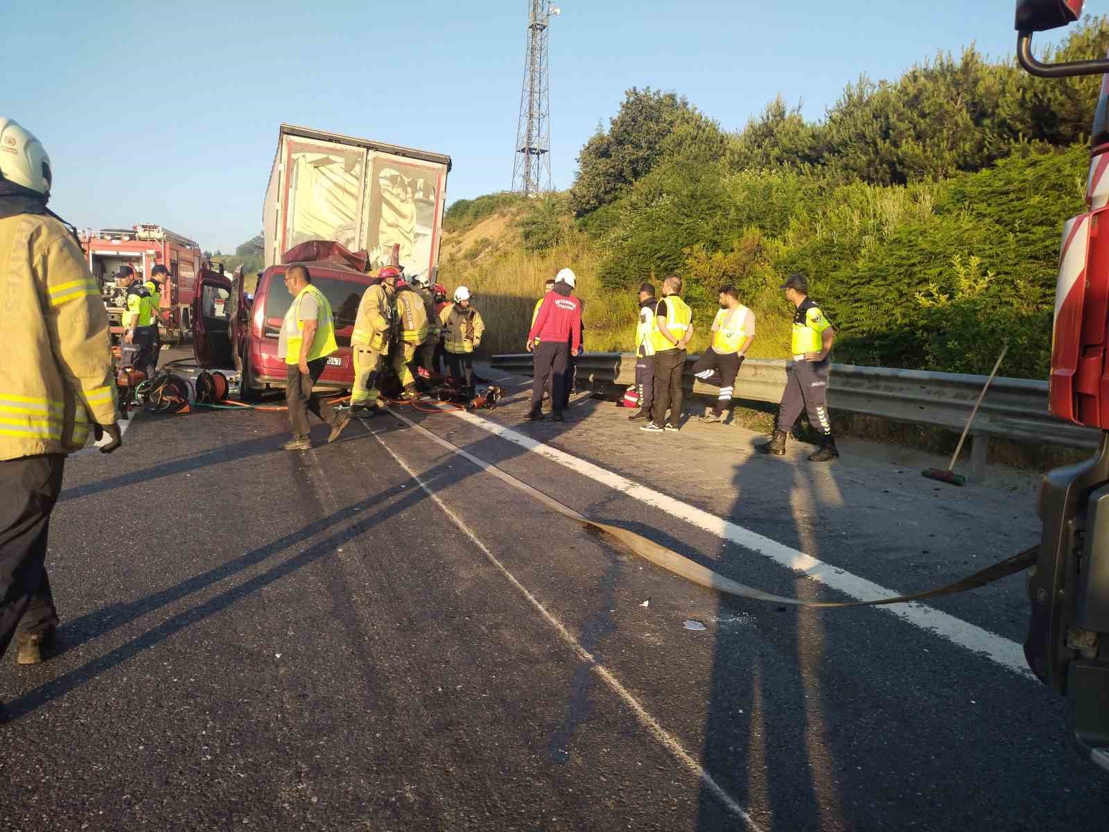Kuzey Marmara Otoyolu’nda feci kaza: 1’i bebek 3 kişi hayatını kaybetti