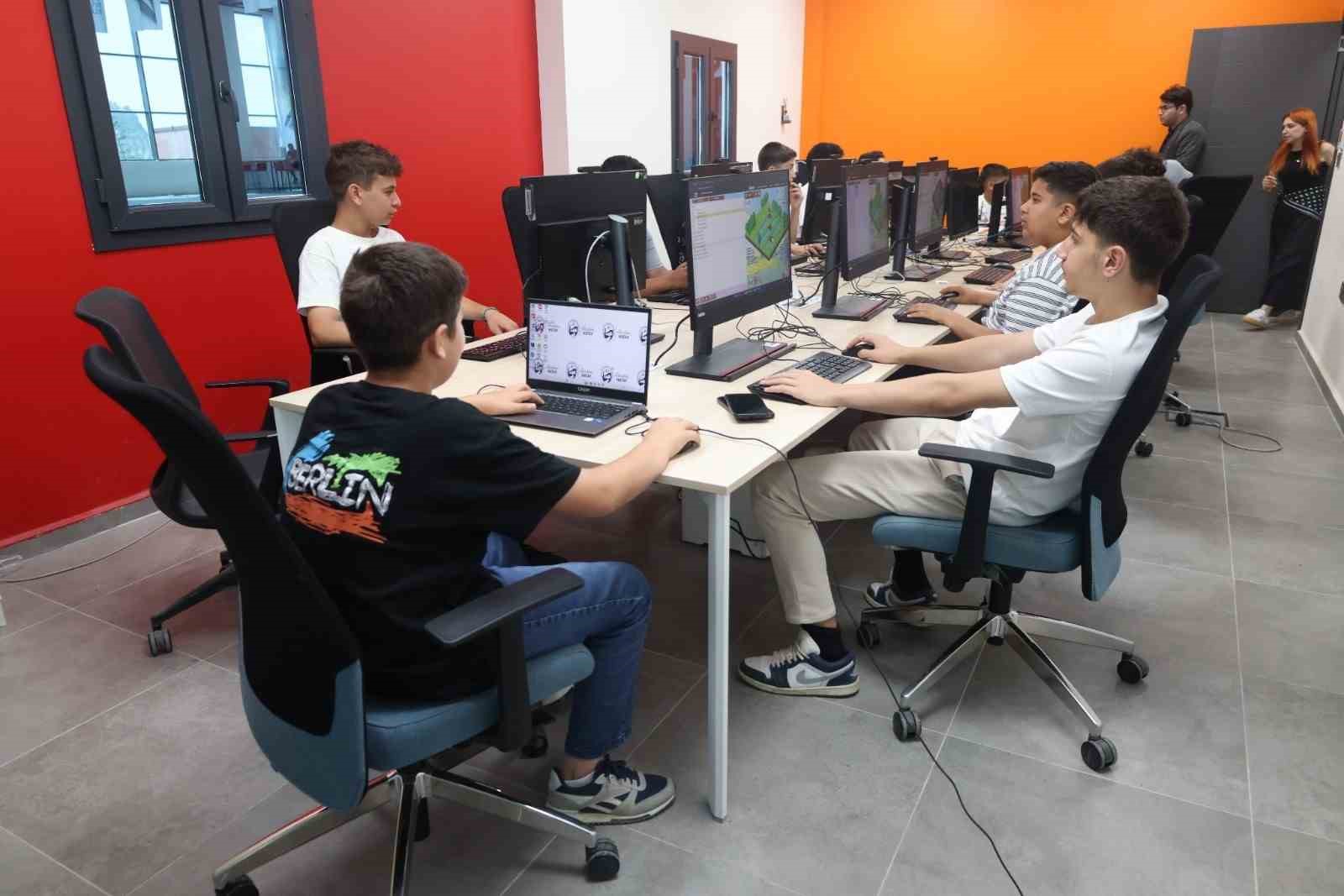 HBB Bilim Merkezi ilk mezunlarını verdi