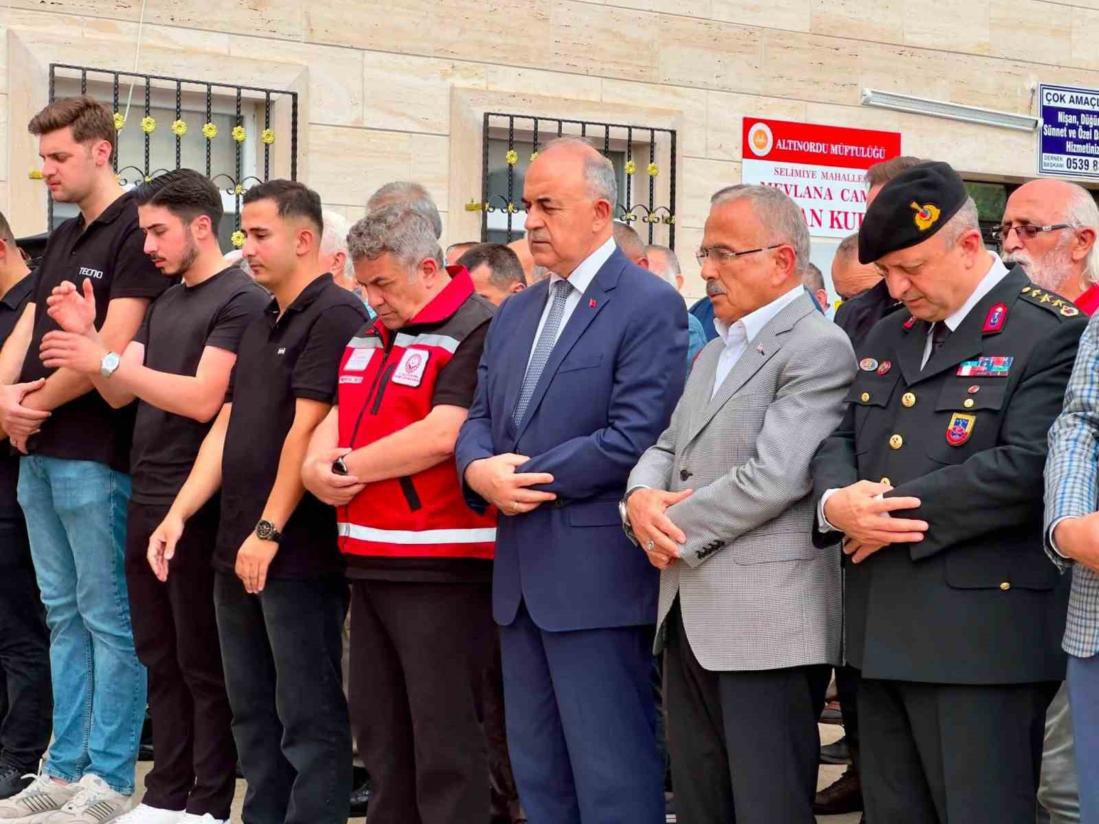 Kalp krizi sonucu hayatını kaybeden Kıbrıs gazisi son yolculuğuna uğurlandı