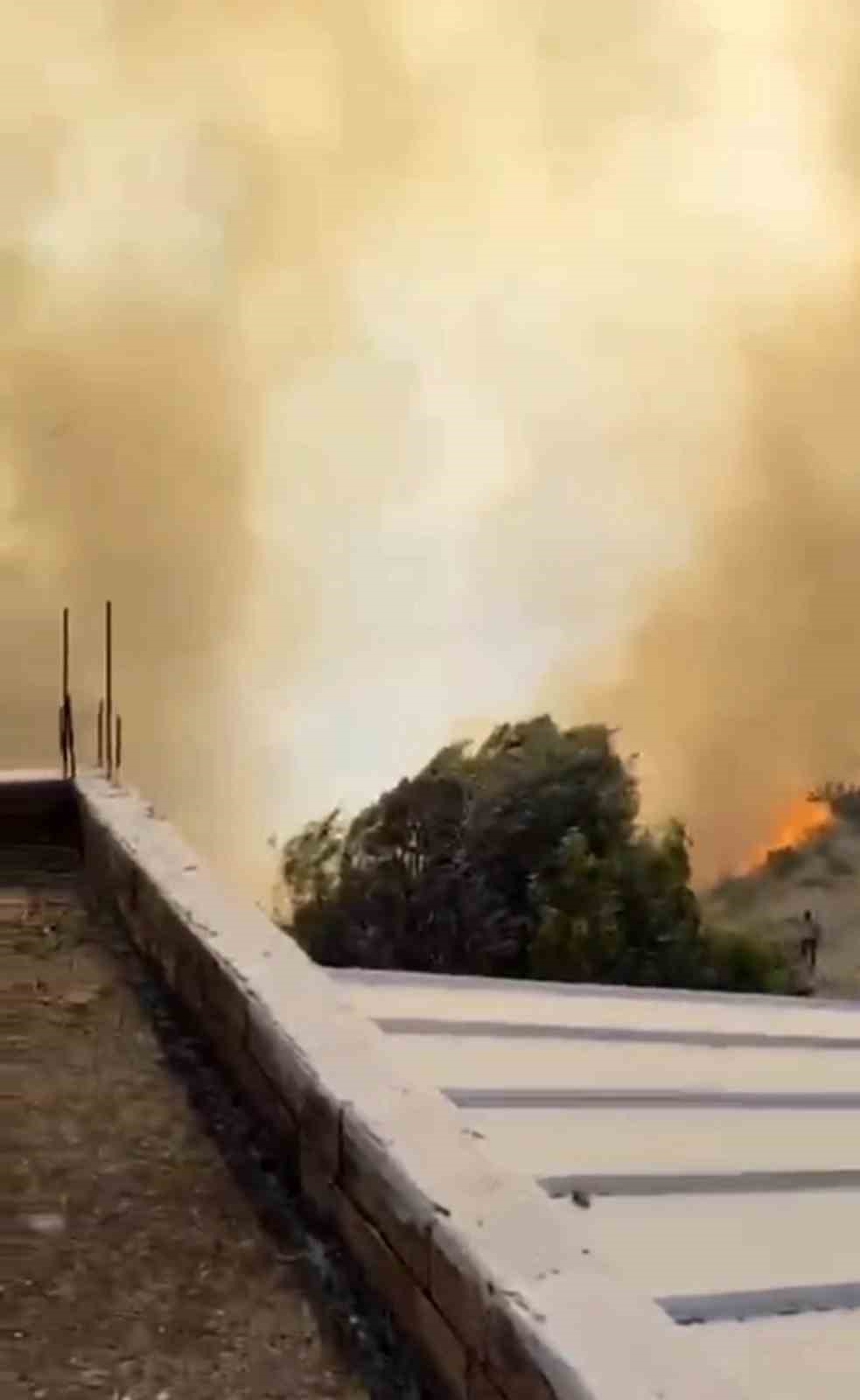 Eski Kahta Kalesi yanında çıkan yangın kontrol altına alındı