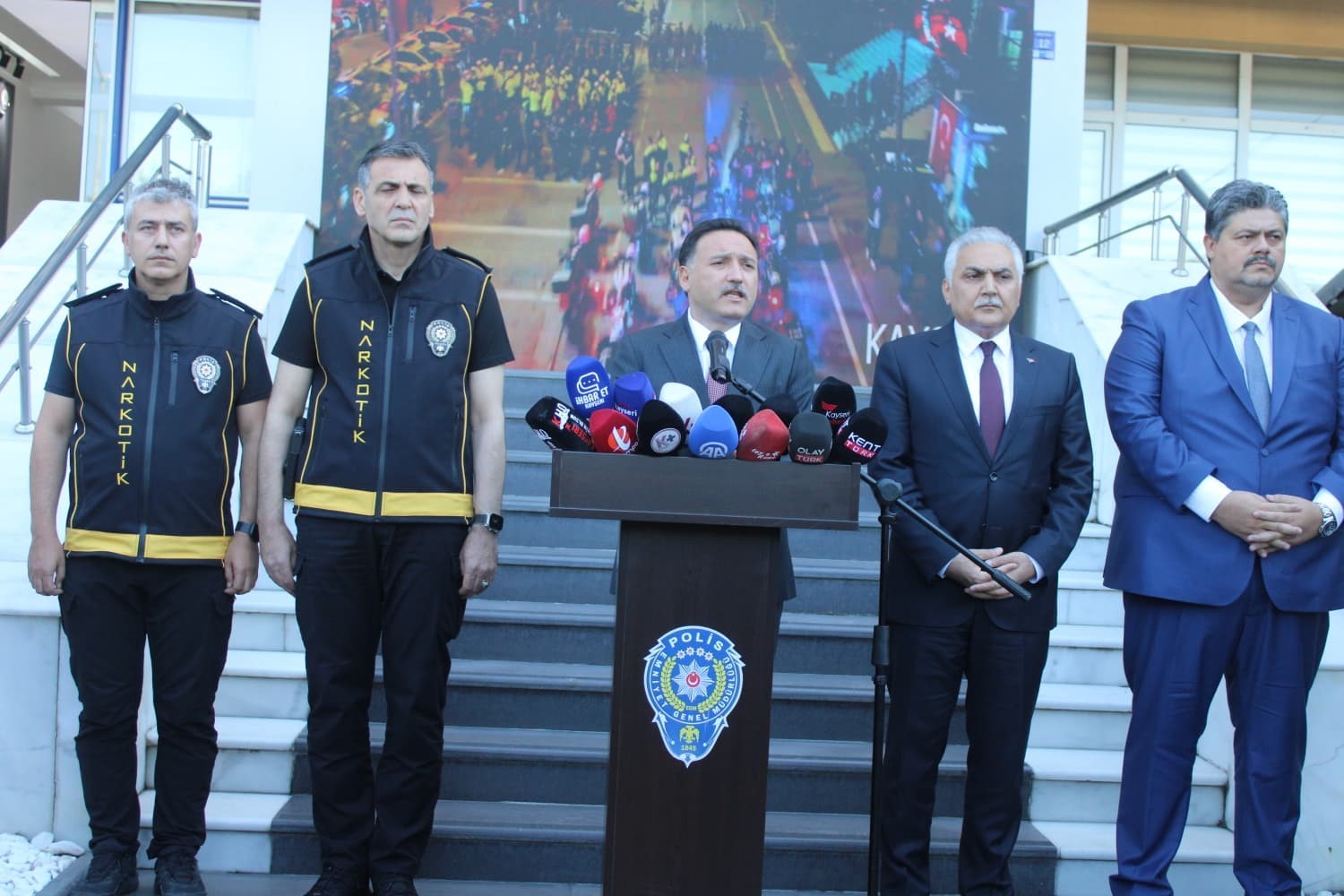 Kayseri’de Cumhuriyet tarihinin en büyük uyuşturucu operasyonu gerçekleştirildi