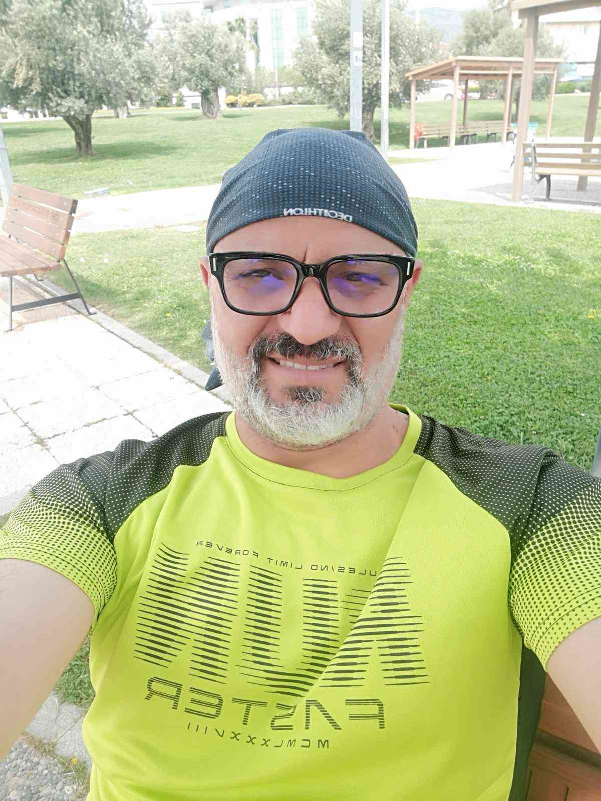 Bitlis’te 30 bisikletli 90 kilometre pedal çevirip Ahlat’ın tarihi mirasını ziyaret etti