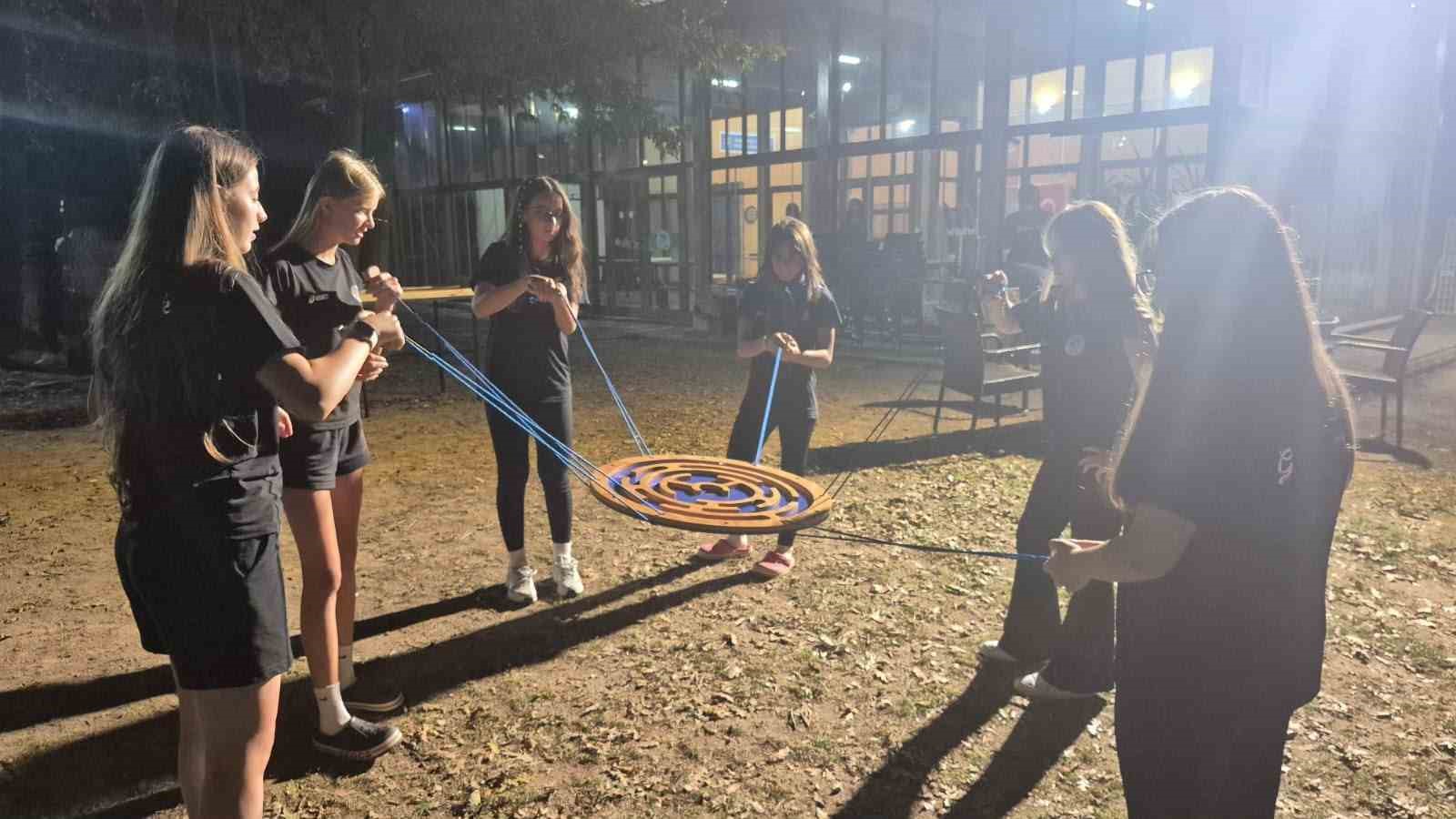 Gençler Macera Park’ta kamp ateşinde buluştu