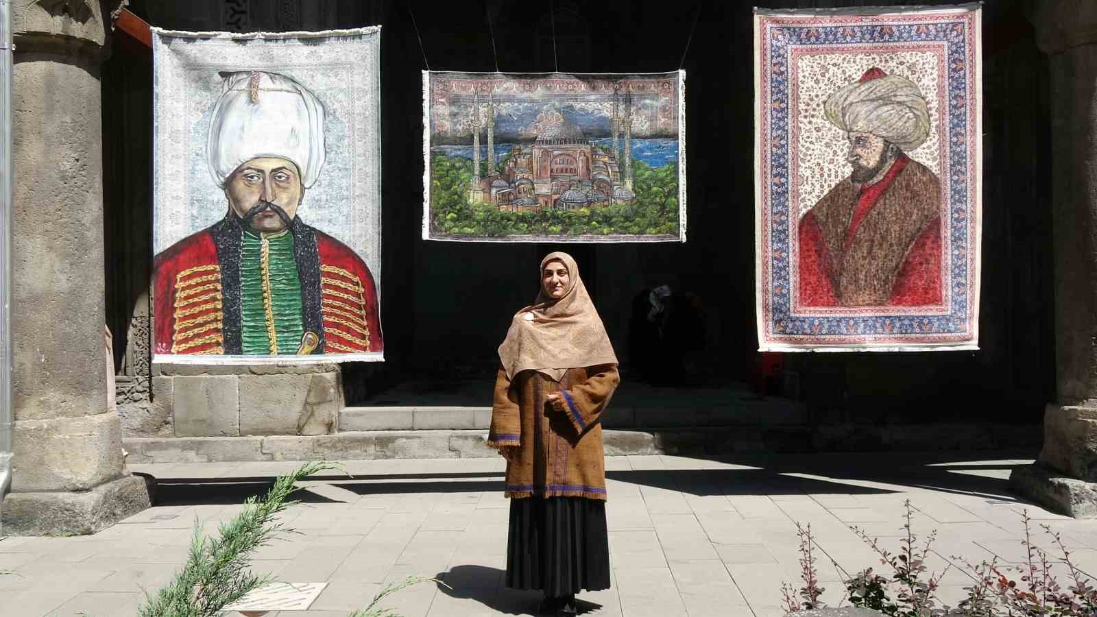 T&uuml;rkiye&rsquo;de bir ilki yapıyor: Kilim &uuml;zerine fır&ccedil;asıyla T&uuml;rk tarihini resmediyor