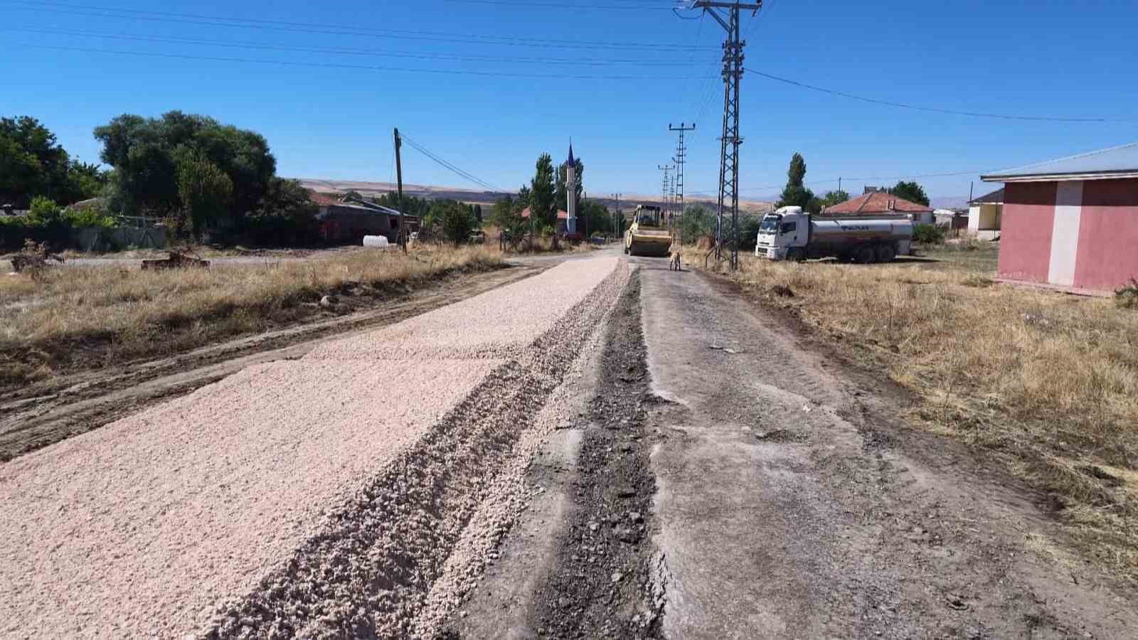 76 yıllık köy yolunda genişletme çalışması kurban kesilerek başladı