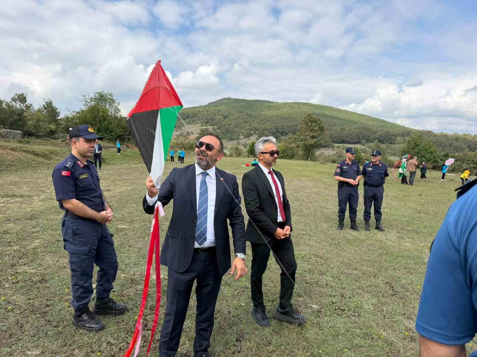 Gazzeli &ccedil;ocuklar i&ccedil;in g&ouml;ky&uuml;z&uuml;ne umut u&ccedil;uruldu