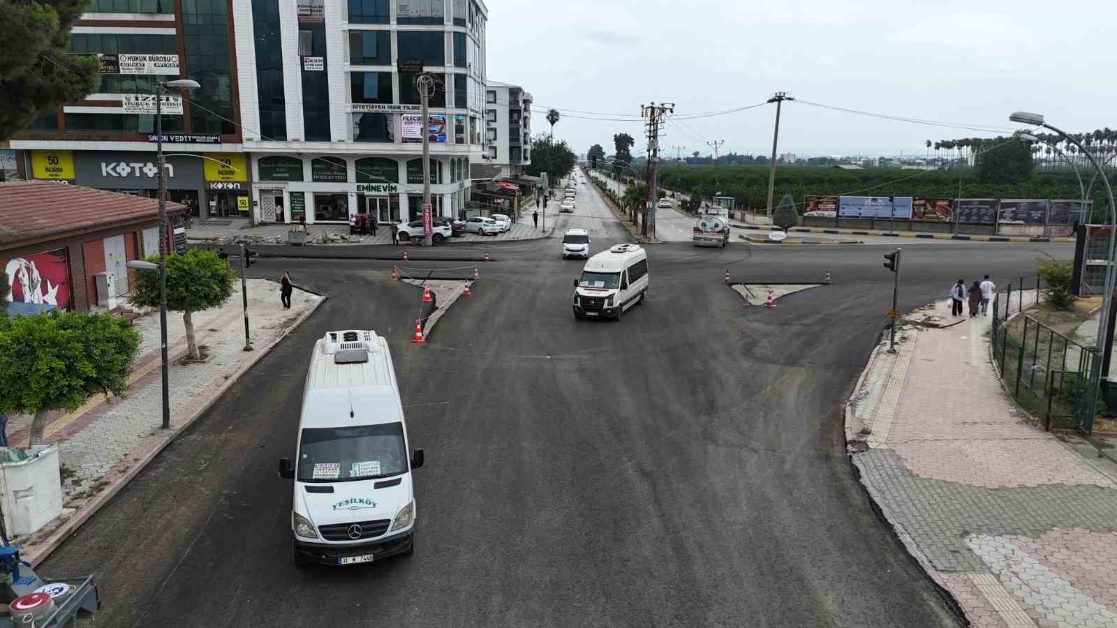 Dörtyol’da asfalt seferberliği hız kesmeden sürüyor