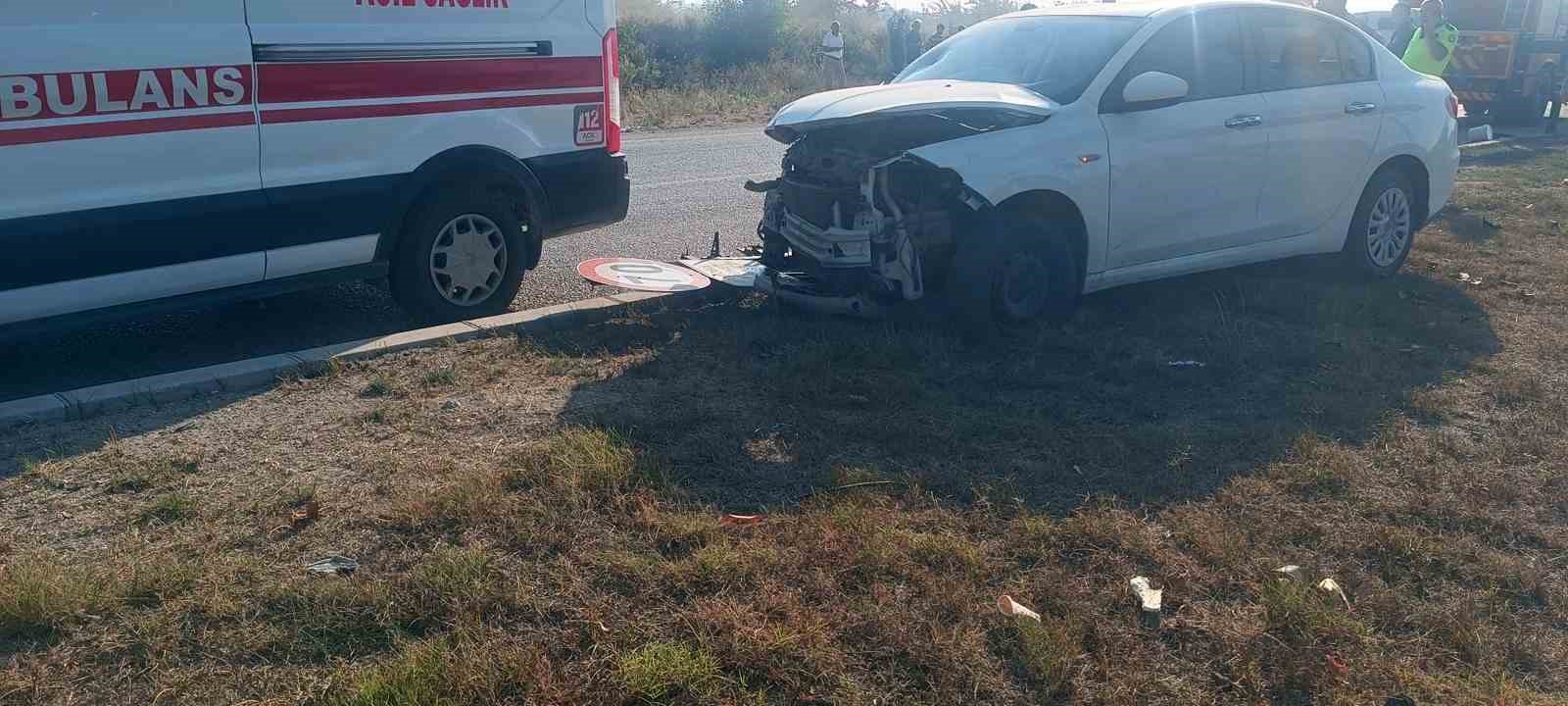Ceyhan’da minibüs ile otomobil çarpıştı: 1 ölü, 3 yaralı