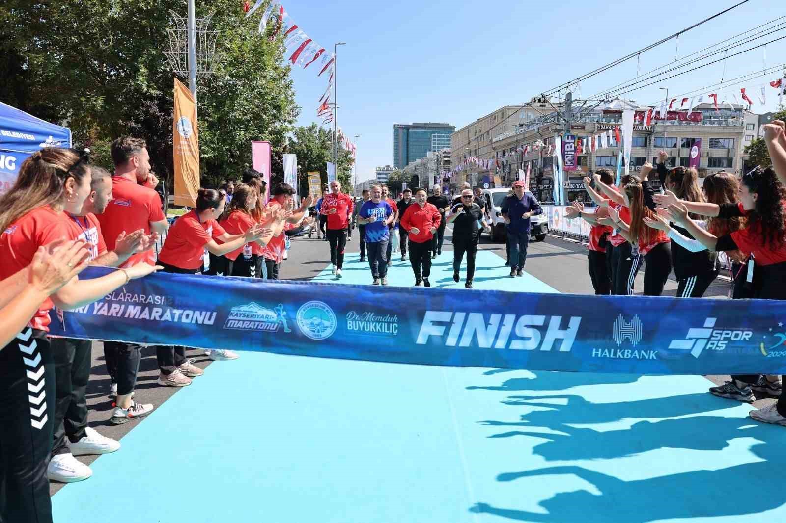 6. Uluslararası Kayseri Yarı Maratonu coşkuyla koşuldu