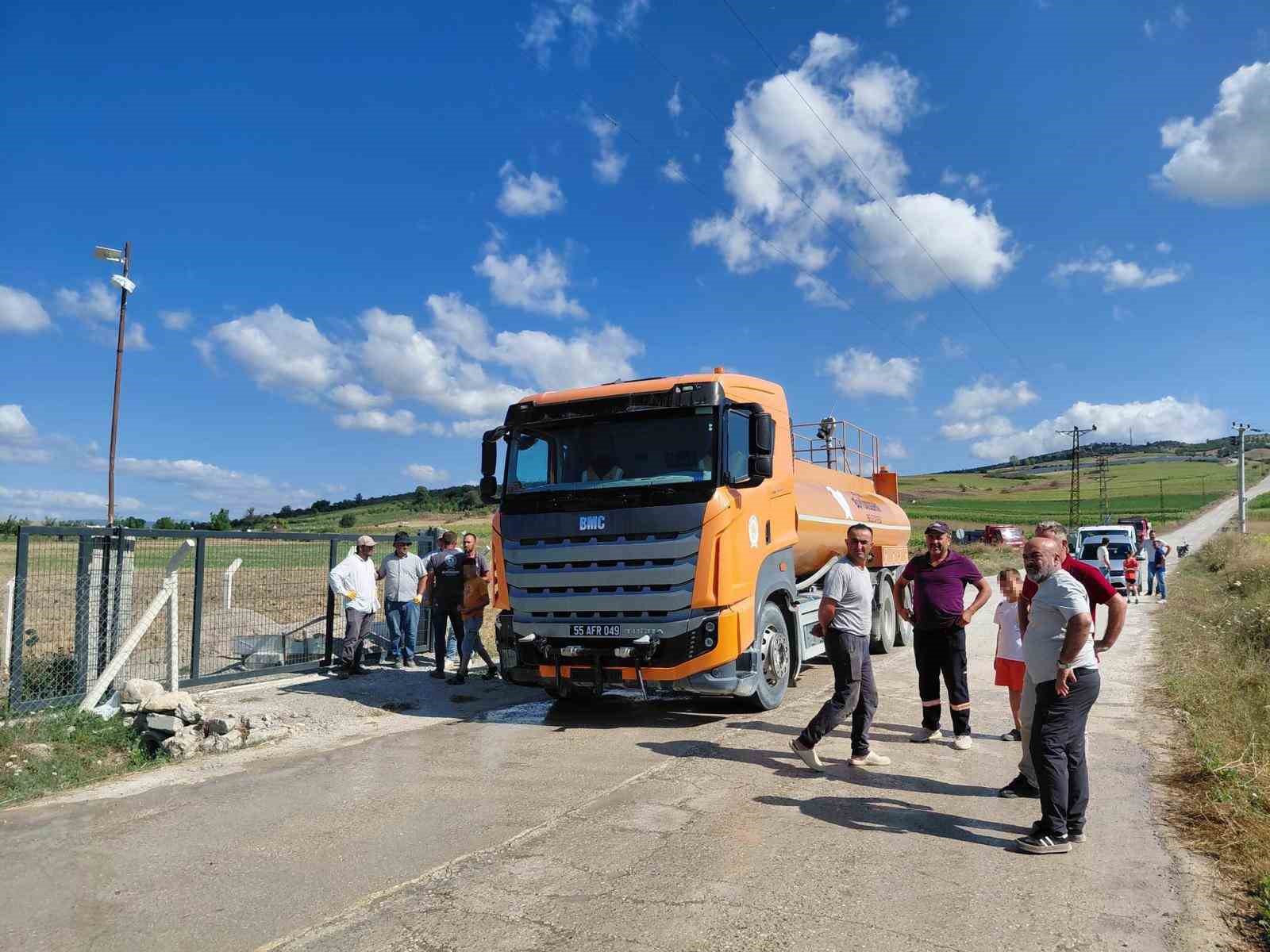 Samsun’da servis aracı yandı, geriye demir yığını kaldı