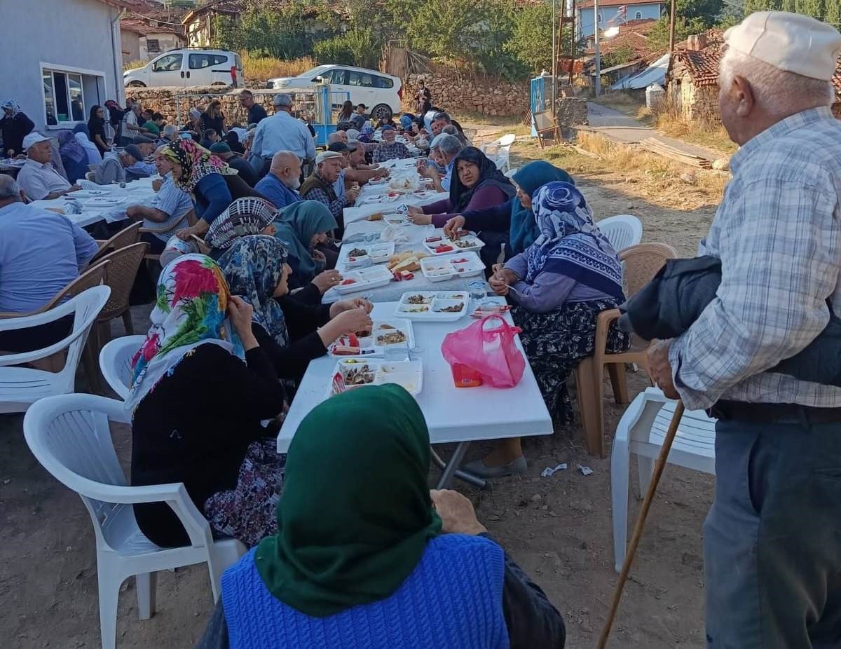 Hisarcık Şeyhçakır köyünde geleneksel hayır yemeği düzenlendi