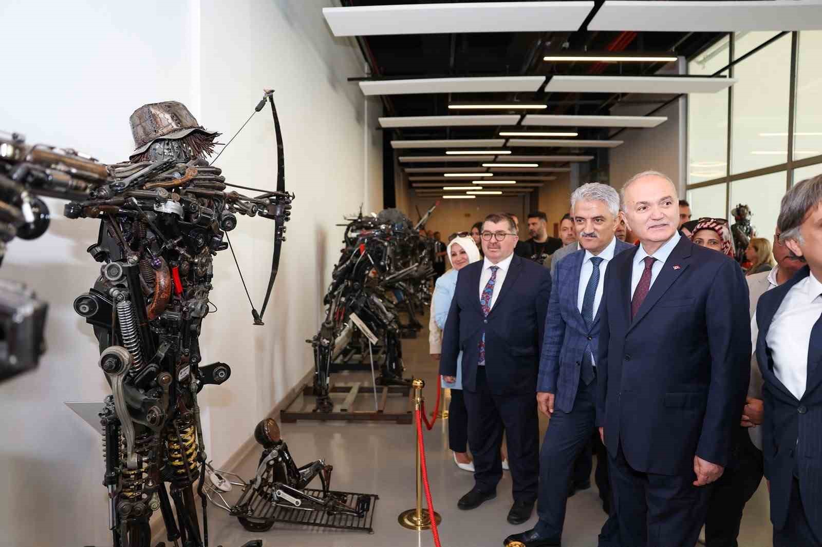 Bilim şenliği ile çocuklar kendilerine yeni ufuklar çiziyor