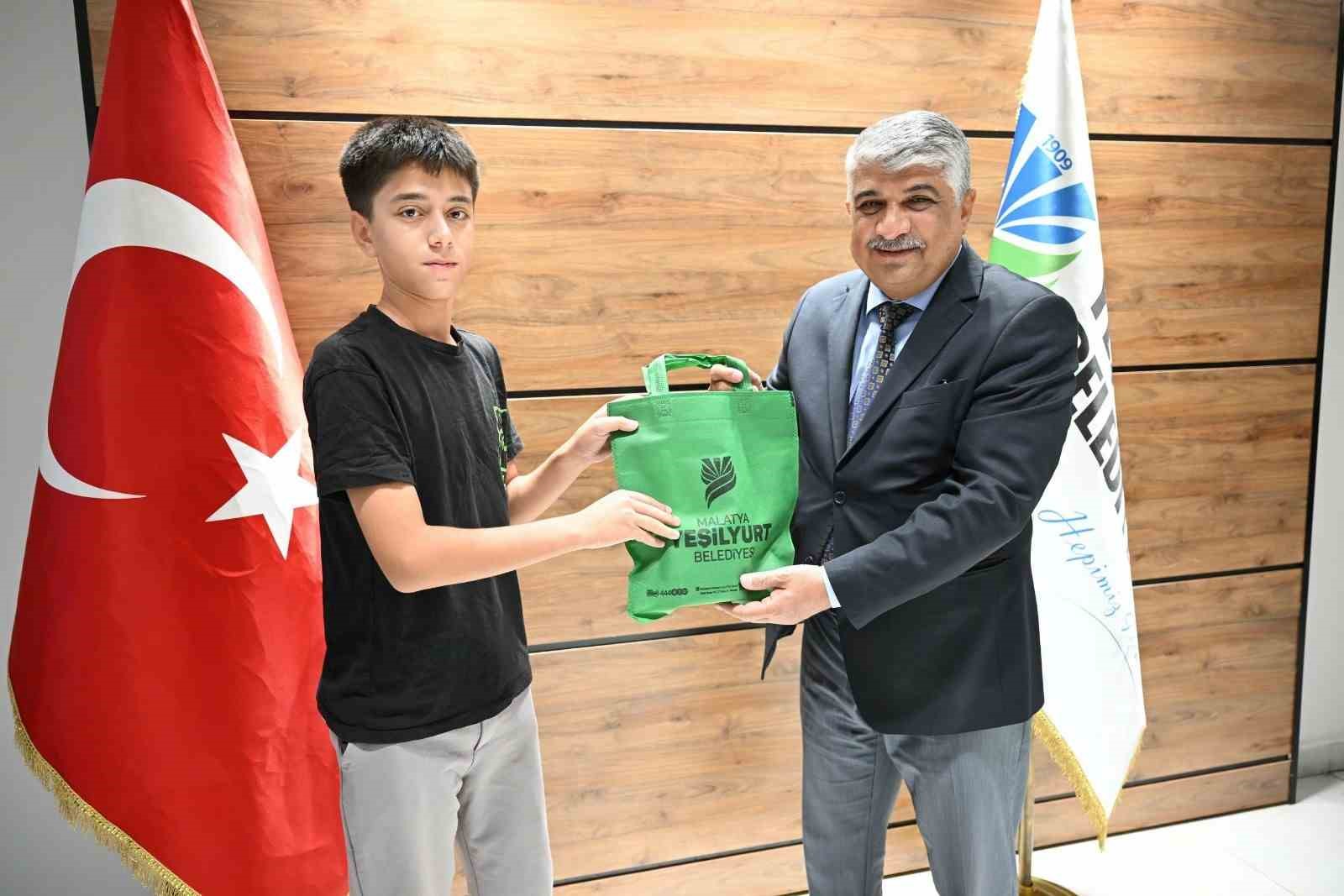 Yeşilyurt Belediyesi başarıya giden yolda öğrencilerin yanında