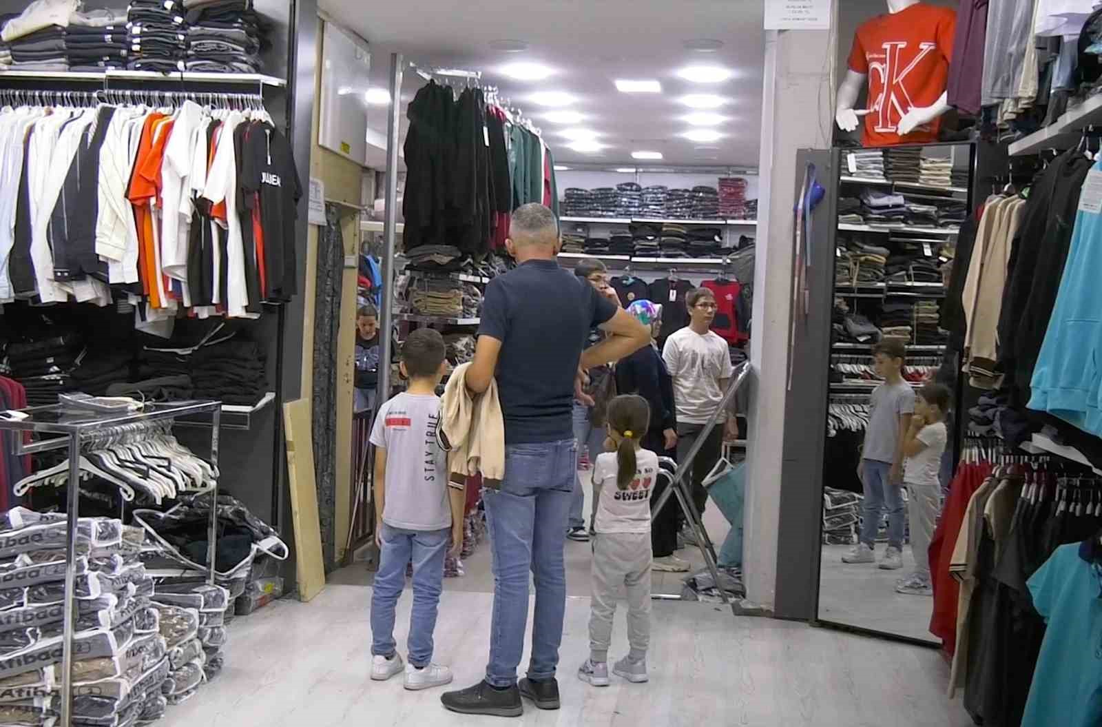 &Ccedil;orum&rsquo;da tatilin son g&uuml;n&uuml;nde okul alışverişi yoğunluğu