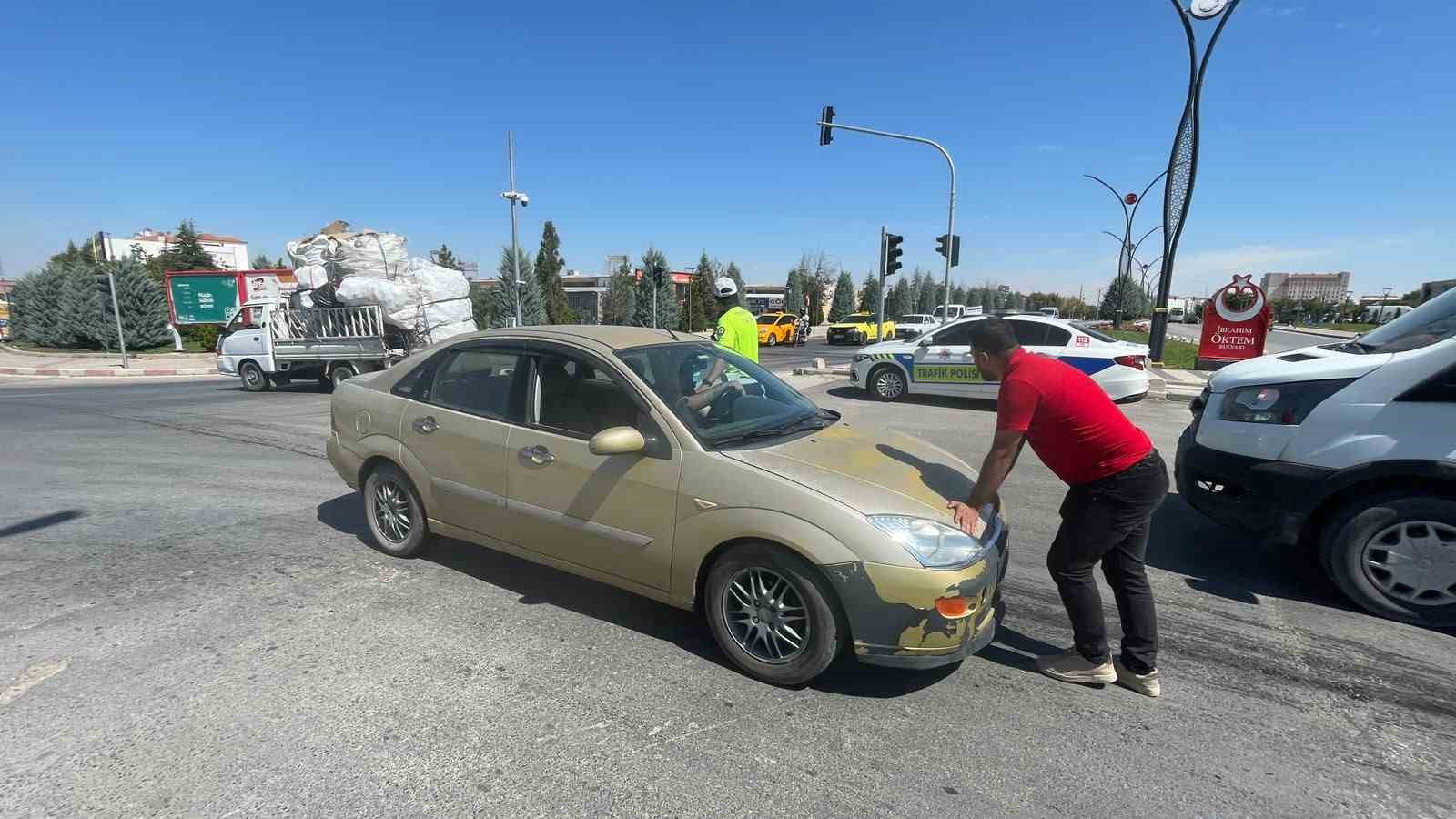 Karaman’da yola dökülen yağ kazaya neden oldu